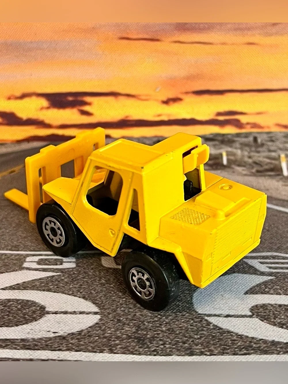 Matchbox Lesney #48 Sambron Jacklift Yellow England Base 1977